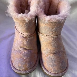Ugg Toddler Mini Bailey Bow Flowers Baby Pink Boots Sz 11